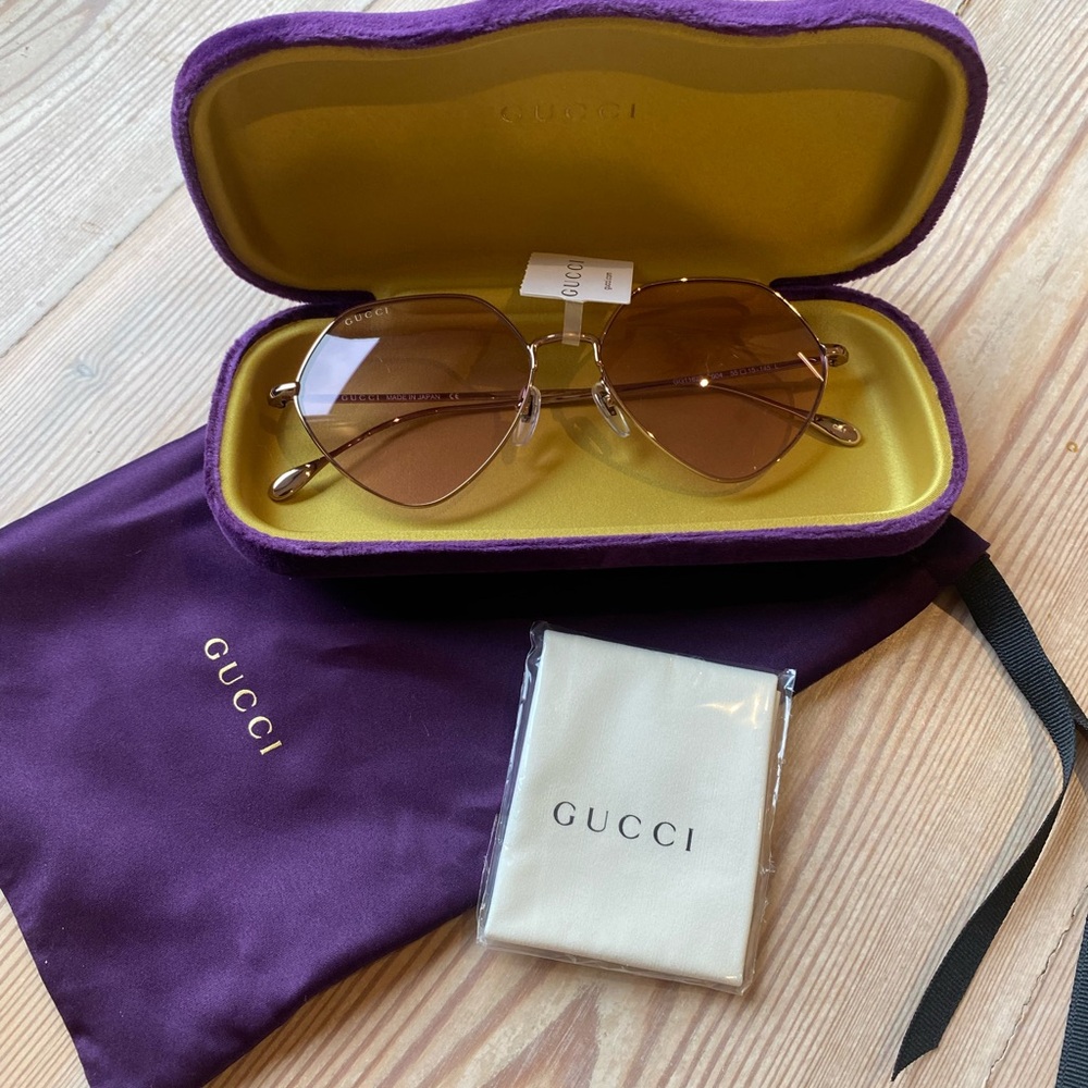 Authentic new Gucci Gold Sunglasses with Rose tinted Lenses and Purple Case